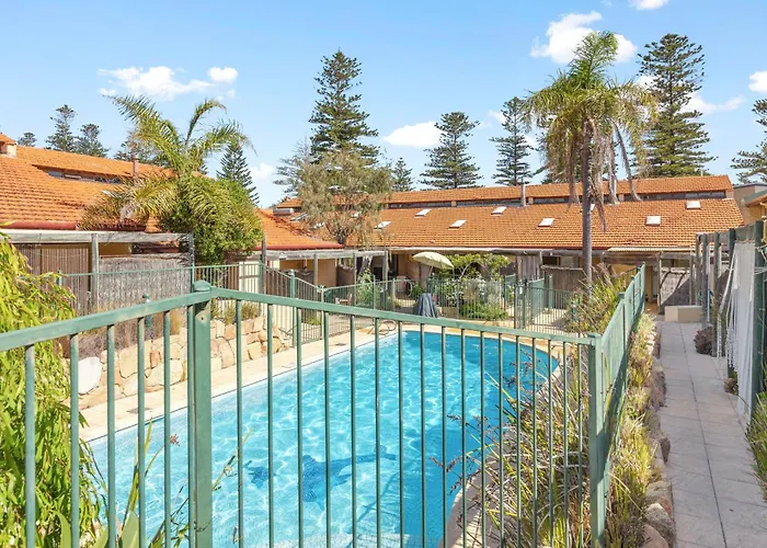 11 Cottesloe - Steps From Beach - Sleeps 3