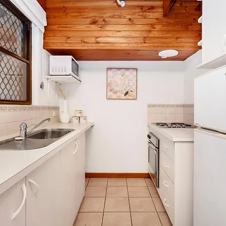 11 Cottesloe - Steps From Beach - Sleeps 3 Perth Exterior photo