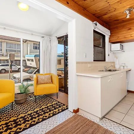 11 Cottesloe - Steps From Beach - Sleeps 3 Perth Exterior photo